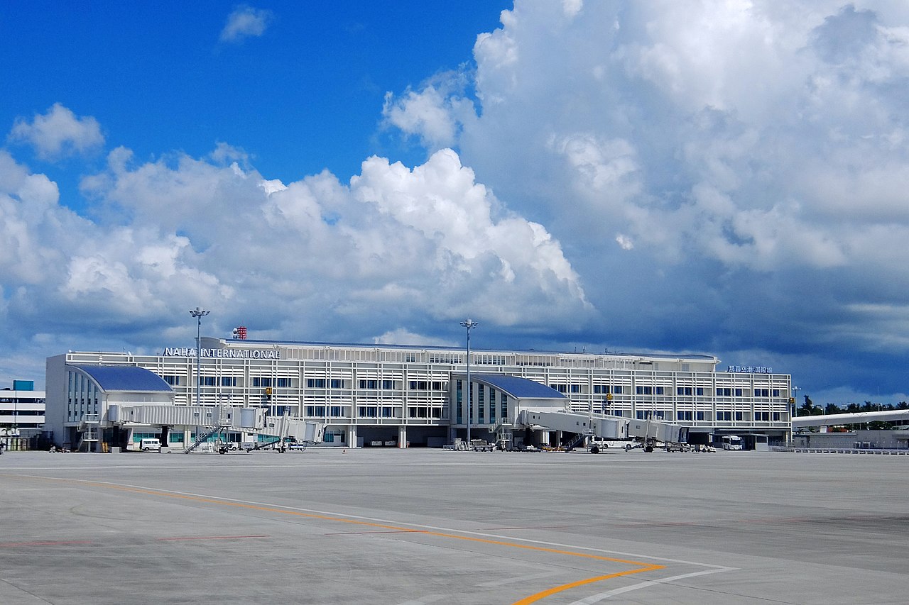 那覇空港国内線ターミナル外観