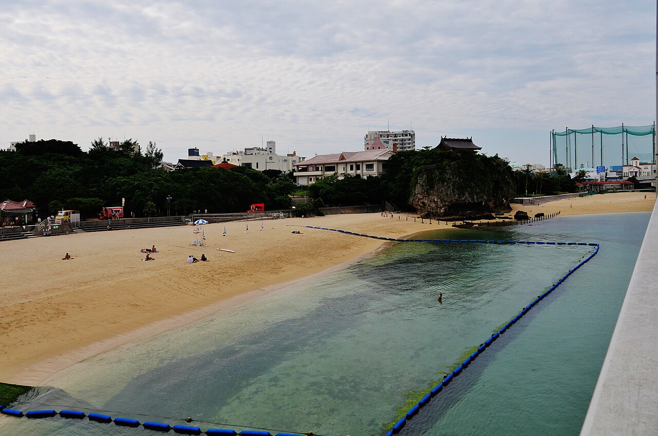 나하 나미노우에 해변