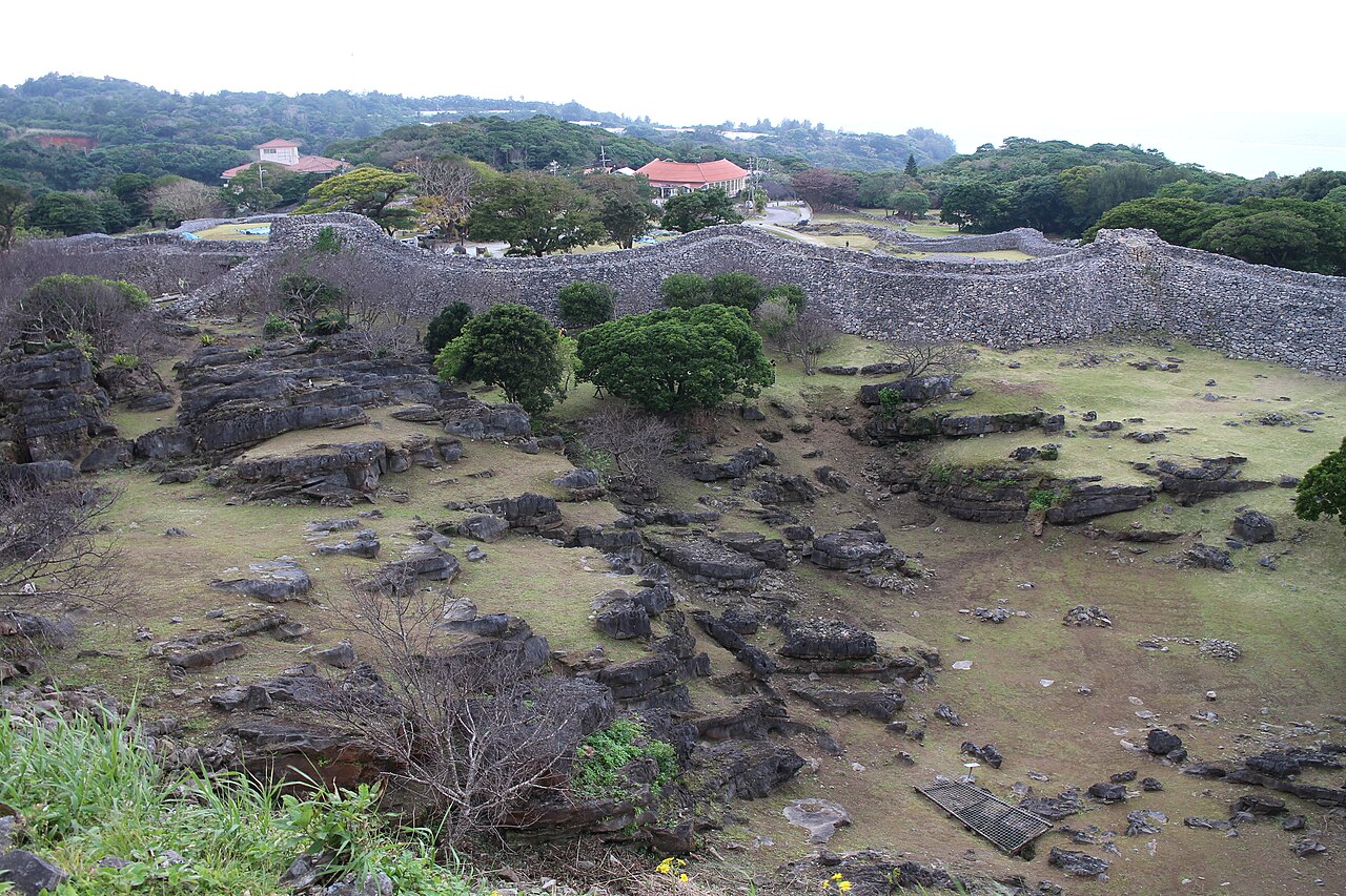 今帰仁城全景と沖縄北部の風景