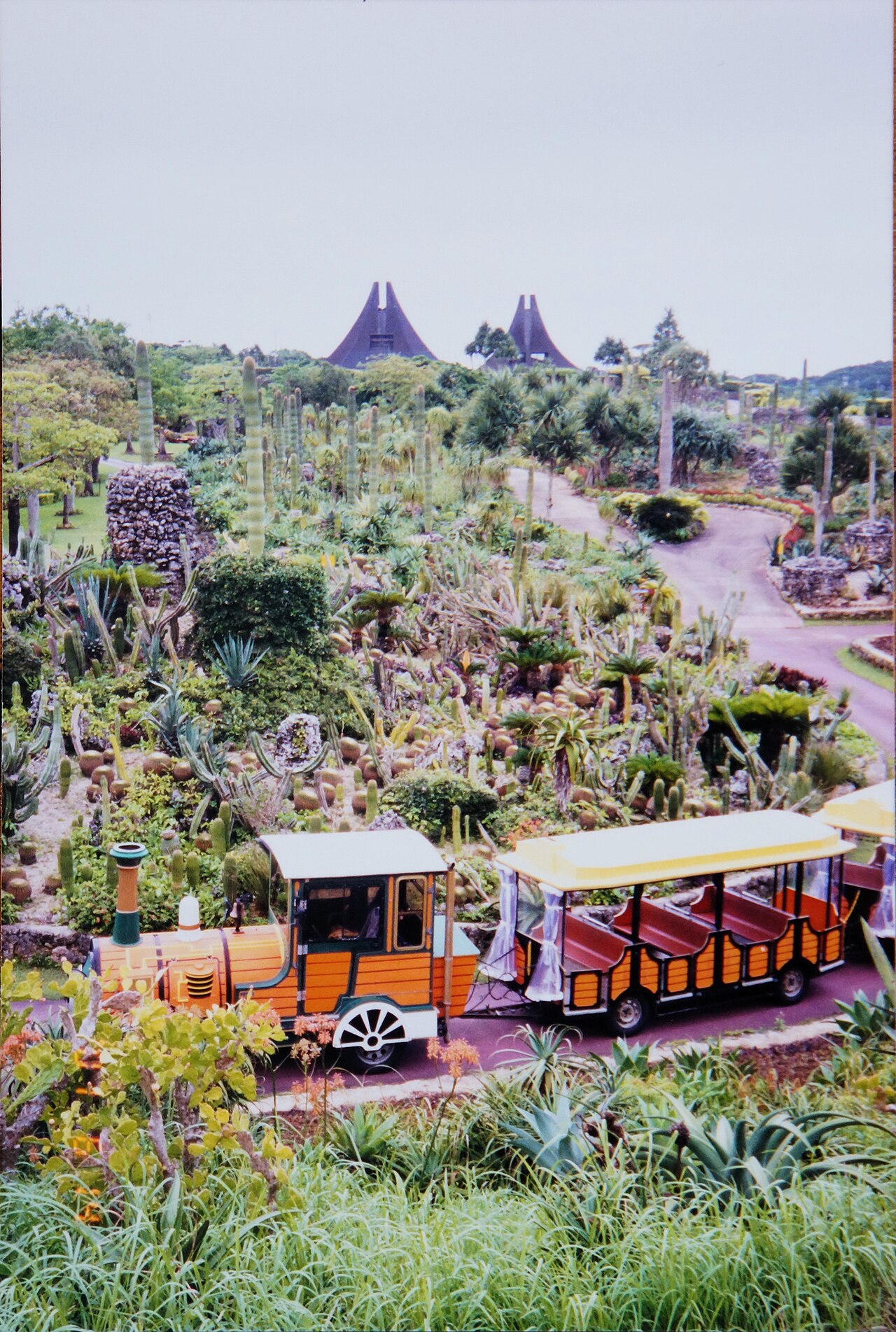 동남식물낙원 원내