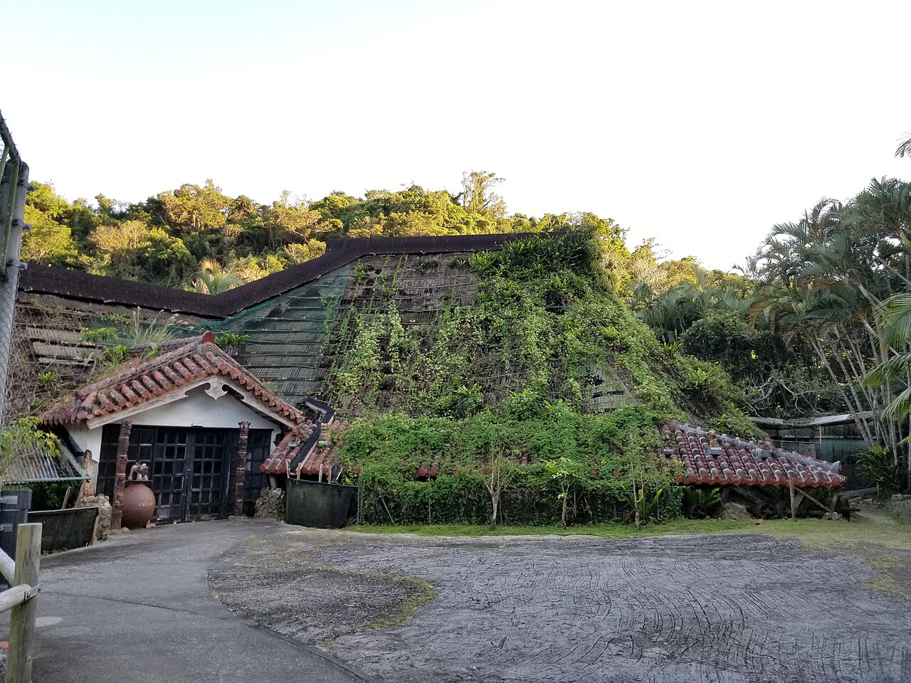 류큐무라 야치문 하우스