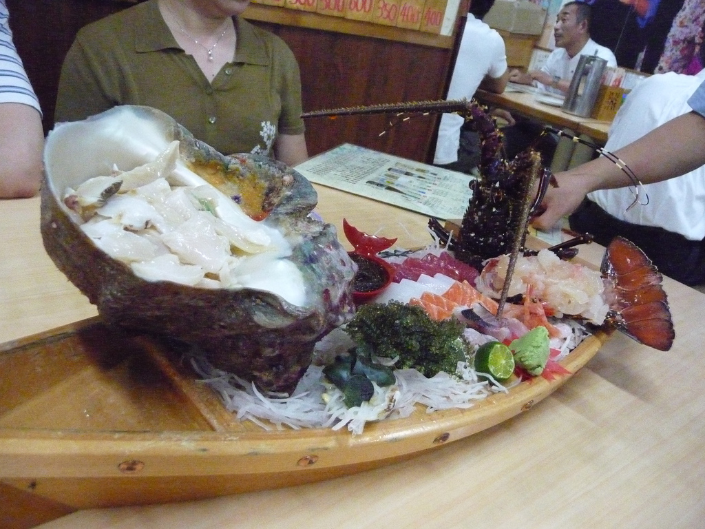 牧志公設市場的新鮮生魚片——1樓買、2樓喫的系統