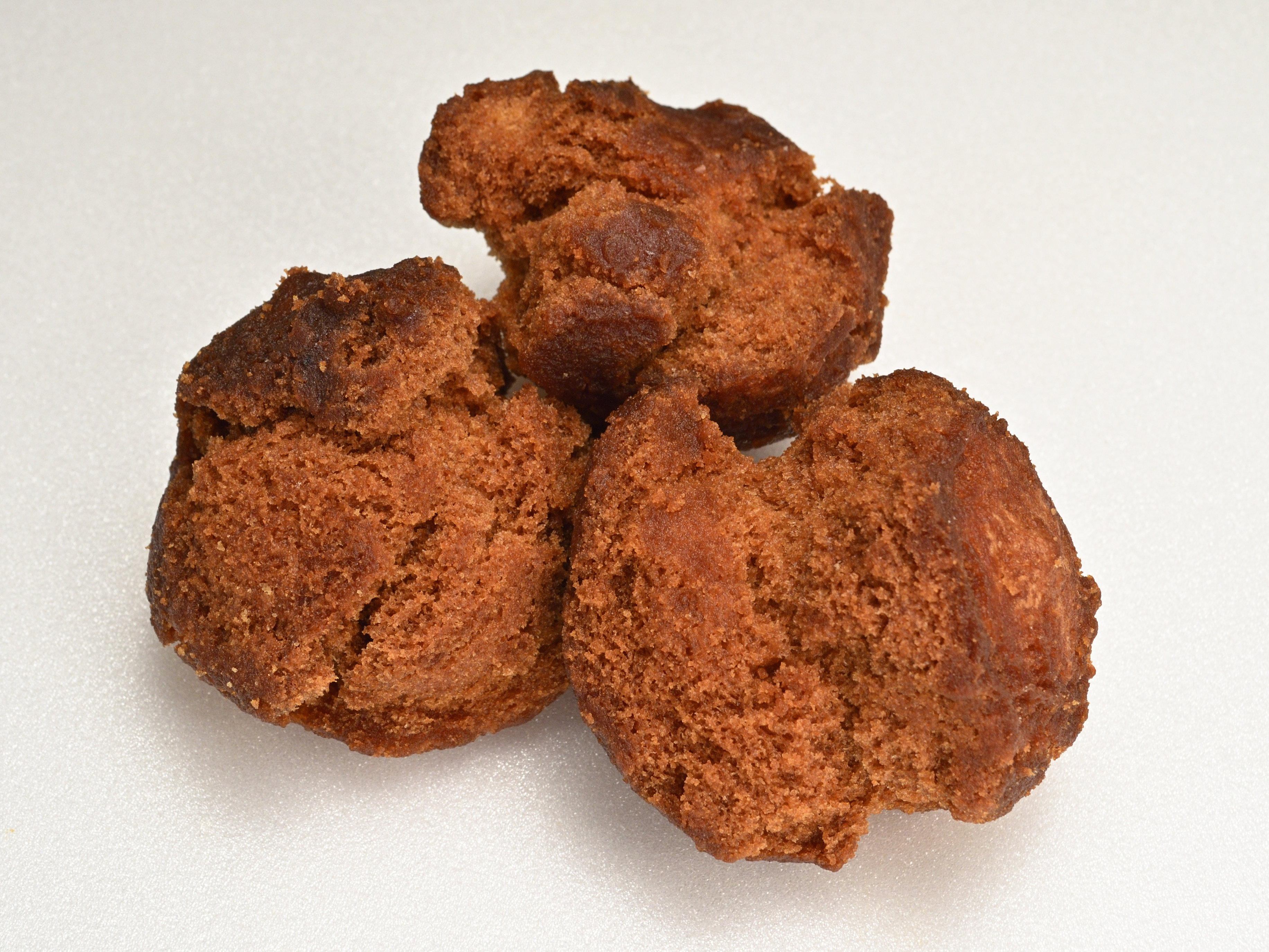 開口笑——沖繩傳統炸甜甜圈，黑糖口味